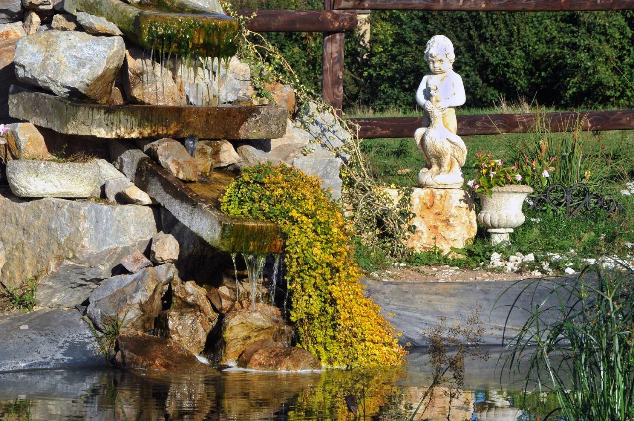 Les Gites Du Douet Du Houlle Courcy  Экстерьер фото